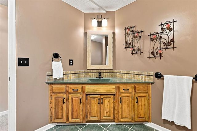 6726 N Charleston Drive, Kansas City, MO 64119