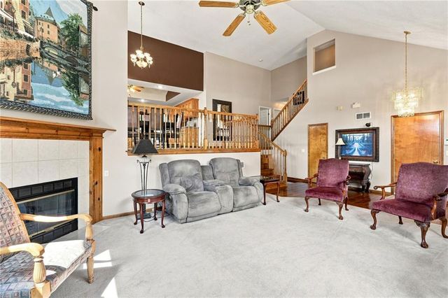 6726 N Charleston Drive, Kansas City, MO 64119