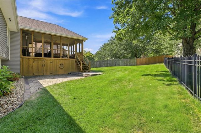 6726 N Charleston Drive, Kansas City, MO 64119