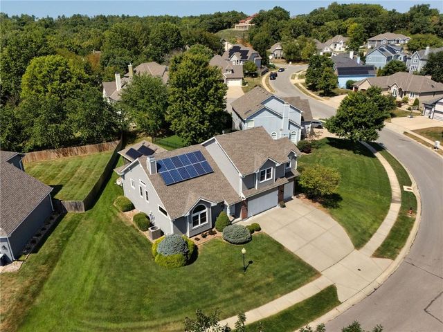 6726 N Charleston Drive, Kansas City, MO 64119