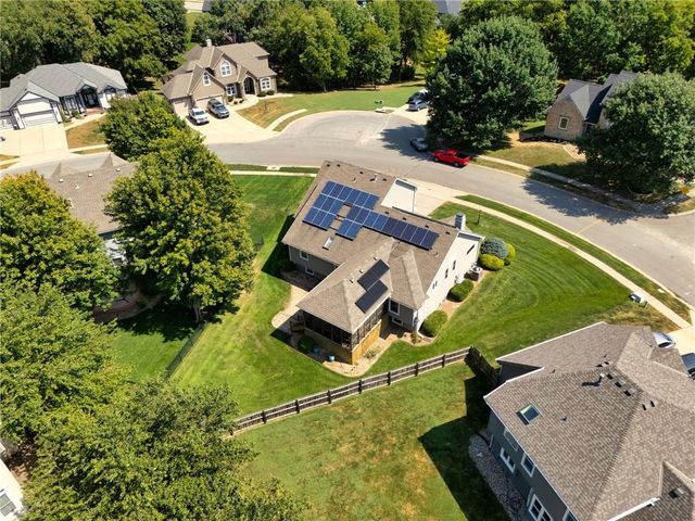 6726 N Charleston Drive, Kansas City, MO 64119