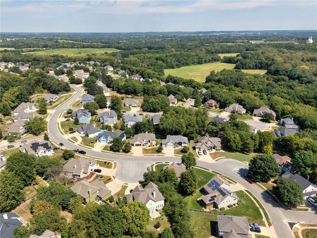6726 N Charleston Drive, Kansas City, MO 64119