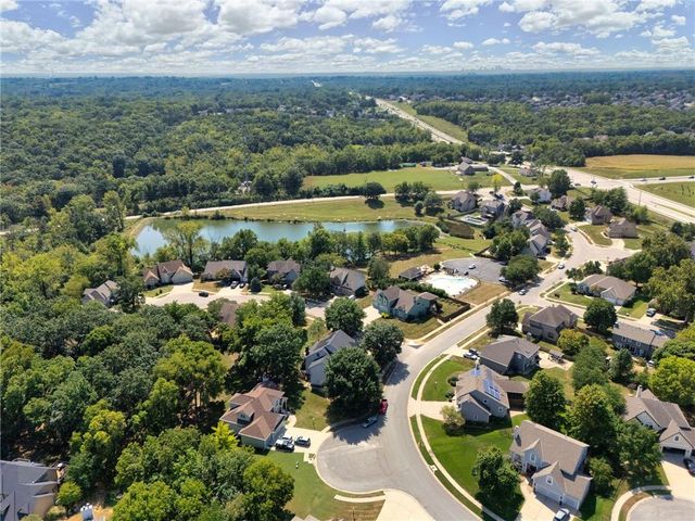 6726 N Charleston Drive, Kansas City, MO 64119
