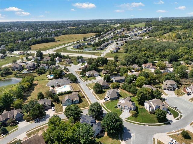 6726 N Charleston Drive, Kansas City, MO 64119