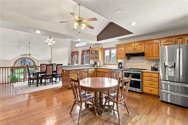 6726 N Charleston Drive, Kansas City, MO 64119