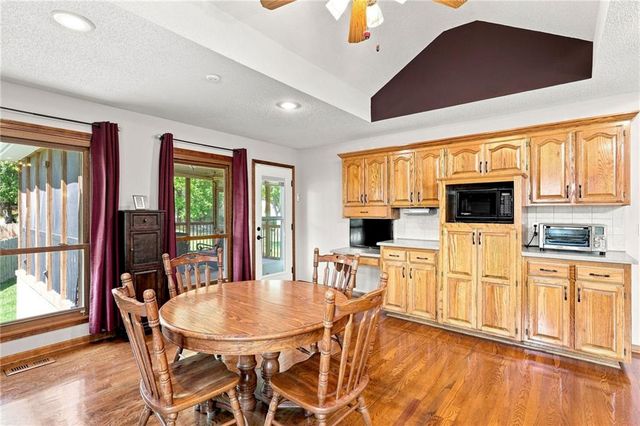6726 N Charleston Drive, Kansas City, MO 64119