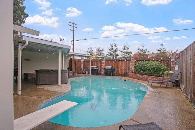 1580 Michael Way, Turlock, CA 95382