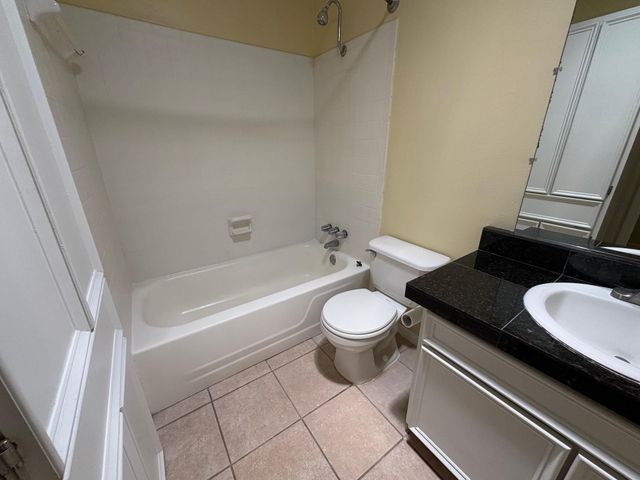 400 W 35th ST 203, Austin, TX 78705