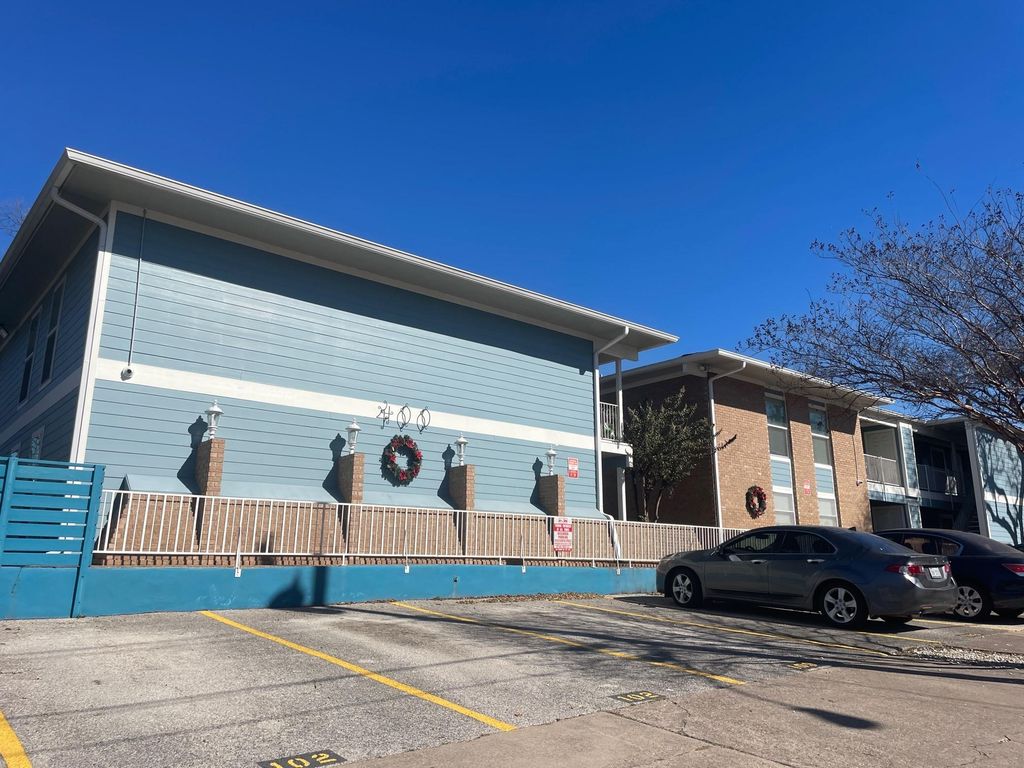 400 W 35th ST 203, Austin, TX 78705