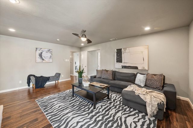 2346 Freeland Way, Dallas, TX 75228