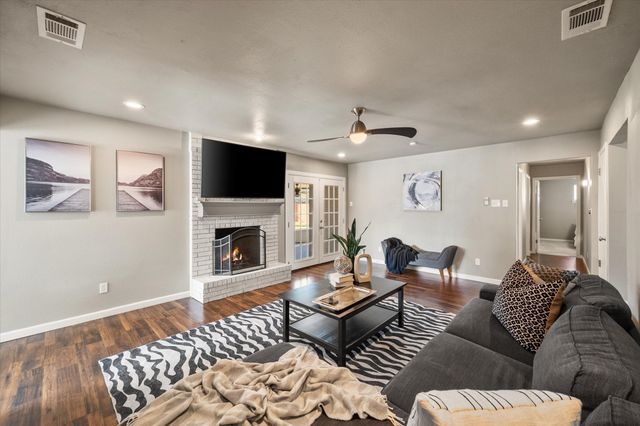 2346 Freeland Way, Dallas, TX 75228