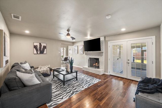 2346 Freeland Way, Dallas, TX 75228