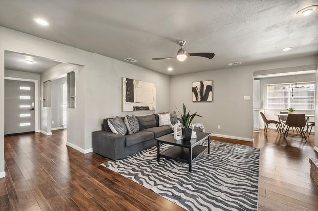 2346 Freeland Way, Dallas, TX 75228