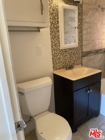 10438 Santa Monica Boulevard 4, Los Angeles, CA 90025
