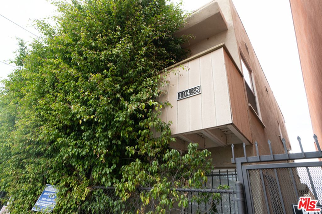 10438 Santa Monica Boulevard 4, Los Angeles, CA 90025