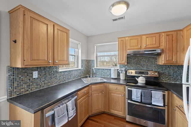 33 RED TAIL CT, Royersford, PA 19468