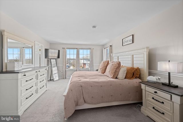 33 RED TAIL CT, Royersford, PA 19468