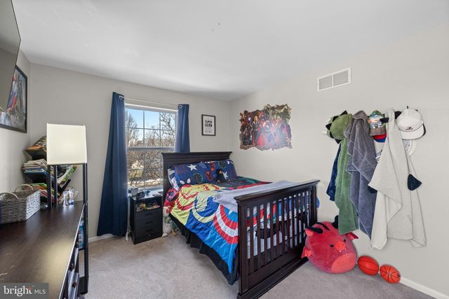 33 RED TAIL CT, Royersford, PA 19468