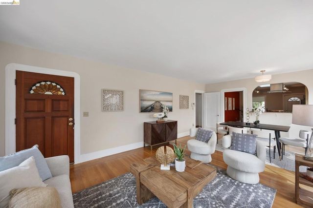 6100 6100 Majestic Ave, Oakland, CA 94605