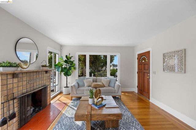 6100 6100 Majestic Ave, Oakland, CA 94605