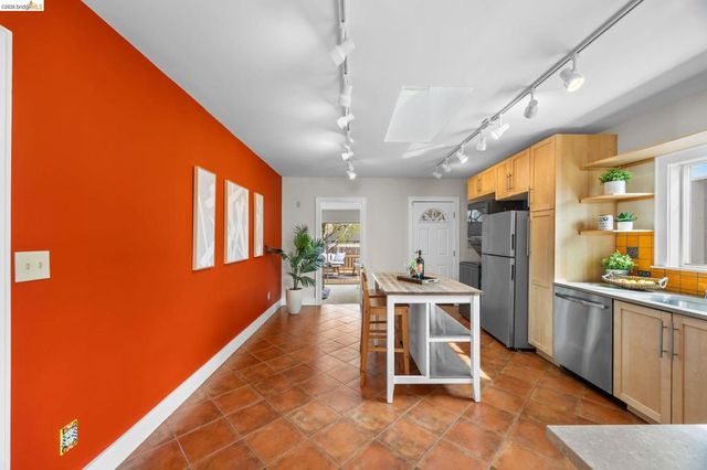 6100 6100 Majestic Ave, Oakland, CA 94605