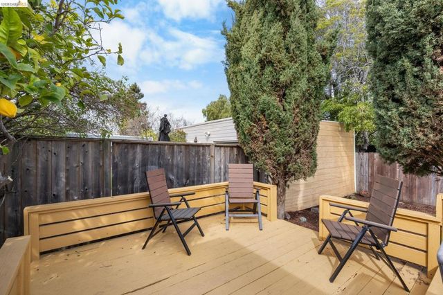 6100 6100 Majestic Ave, Oakland, CA 94605