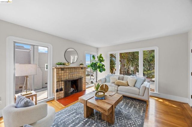 6100 6100 Majestic Ave, Oakland, CA 94605