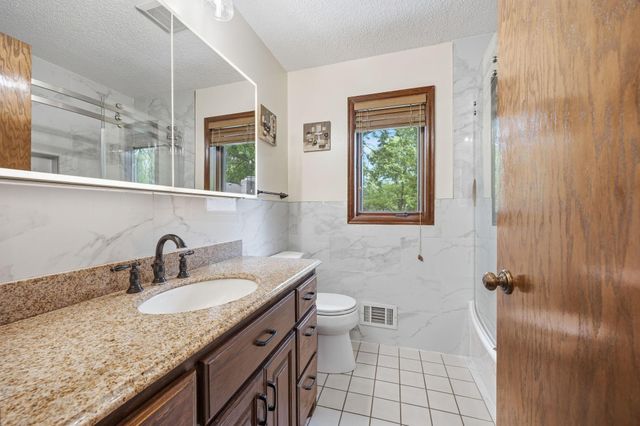 5724 Auto Club Circle, Bloomington, MN 55437