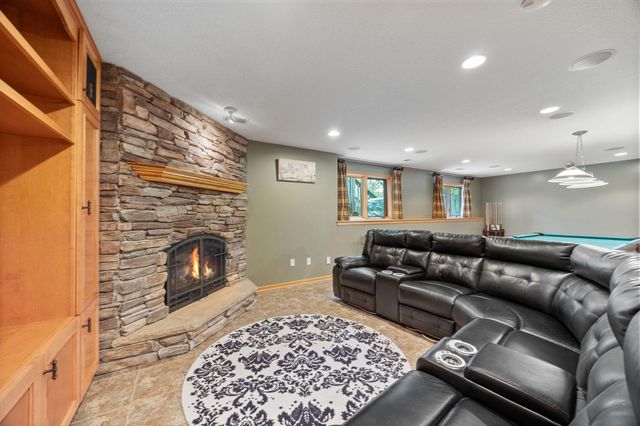 5724 Auto Club Circle, Bloomington, MN 55437