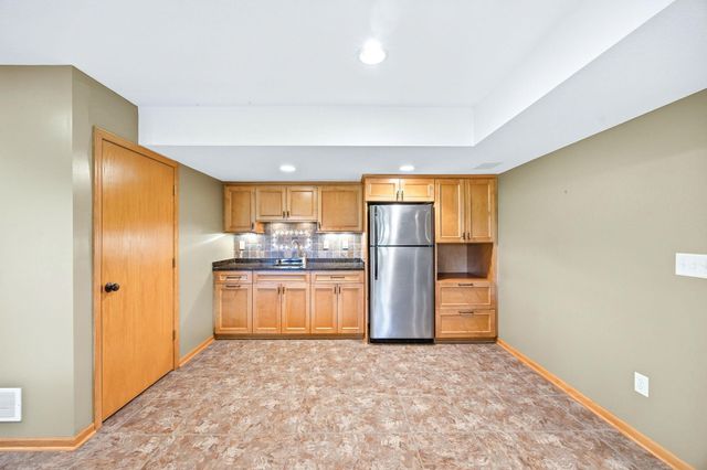 5724 Auto Club Circle, Bloomington, MN 55437