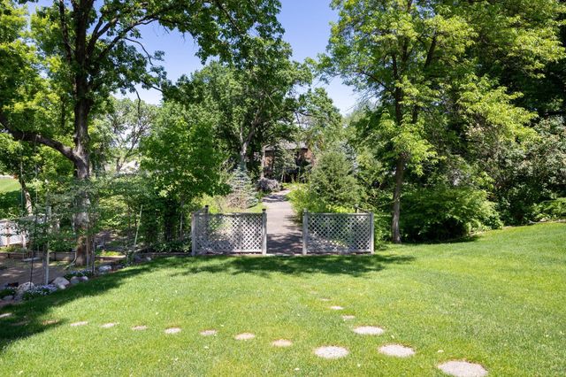 5724 Auto Club Circle, Bloomington, MN 55437