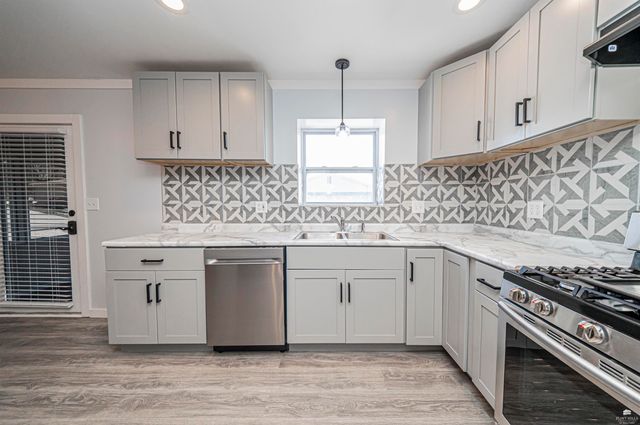 1741 BEL AIR Drive, Junction City, KS 66441