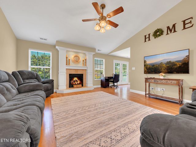 910 Mossy Grove Ln Lane, Maryville, TN 37801