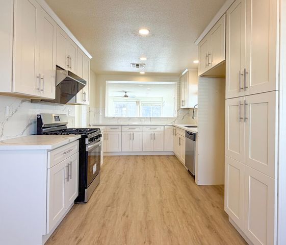 7948 Cavalier Way, Sacramento, CA 95832