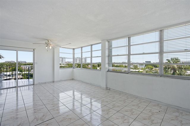 11930 N Bayshore Dr 609, North Miami, FL 33181
