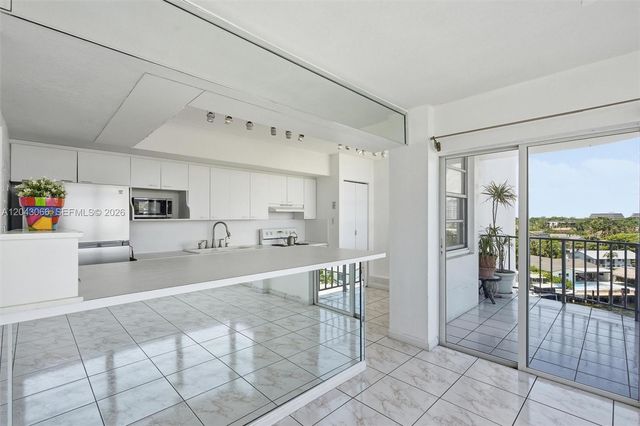 11930 N Bayshore Dr 609, North Miami, FL 33181