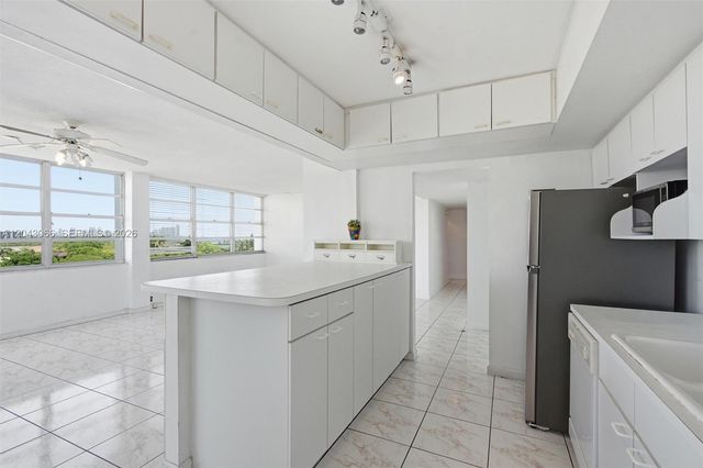 11930 N Bayshore Dr 609, North Miami, FL 33181