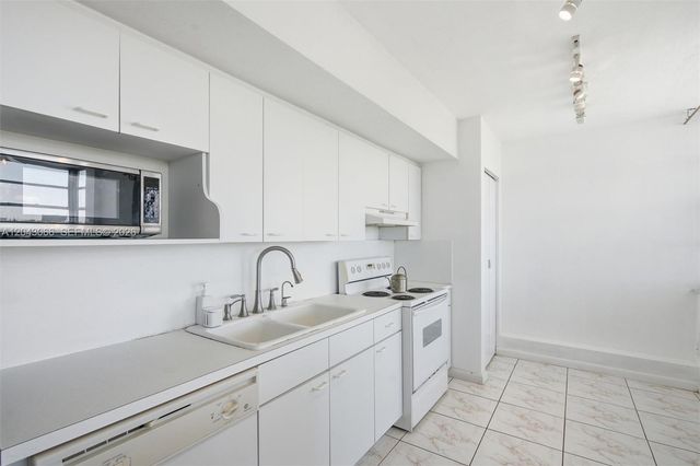 11930 N Bayshore Dr 609, North Miami, FL 33181
