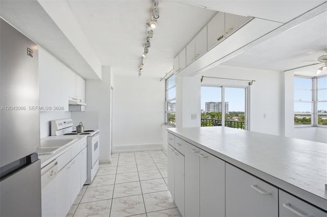 11930 N Bayshore Dr 609, North Miami, FL 33181