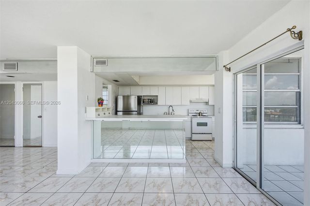 11930 N Bayshore Dr 609, North Miami, FL 33181