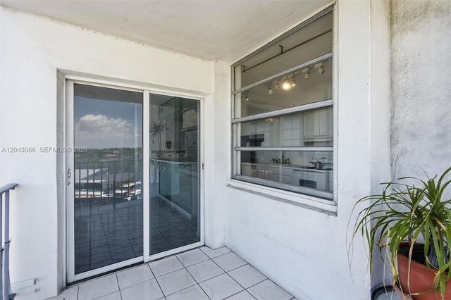11930 N Bayshore Dr 609, North Miami, FL 33181