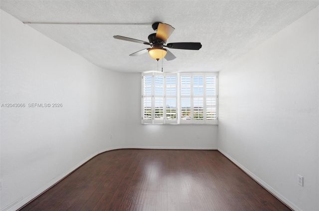 11930 N Bayshore Dr 609, North Miami, FL 33181