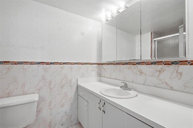 11930 N Bayshore Dr 609, North Miami, FL 33181