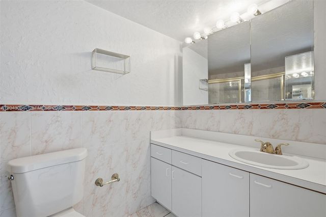 11930 N Bayshore Dr 609, North Miami, FL 33181