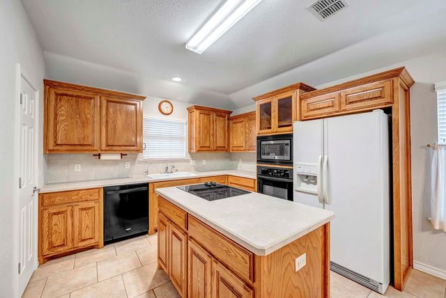 5621 Llano, Midland, TX 79707