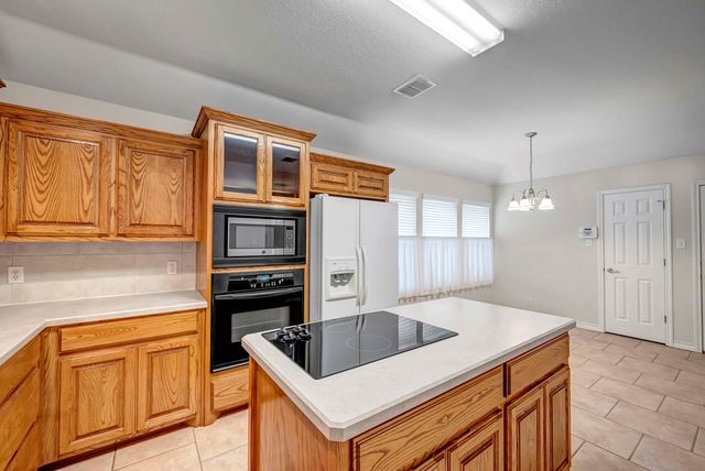 5621 Llano, Midland, TX 79707