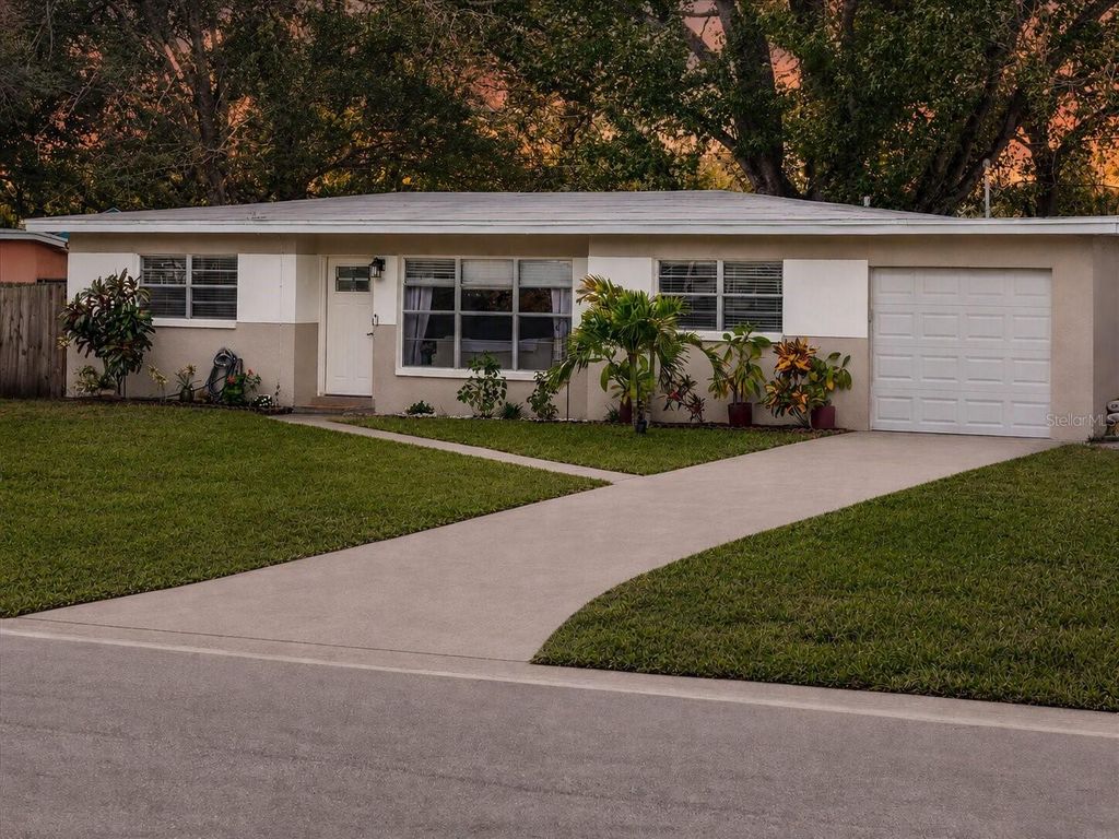 9064 93RD STREET, Seminole, FL 33777