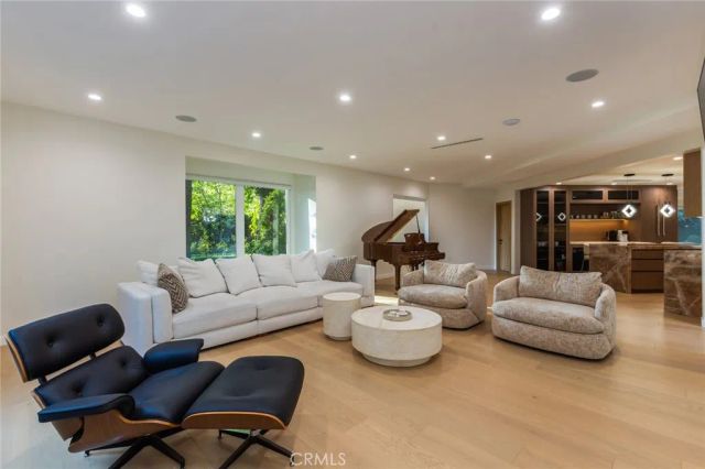 6512 Firmament, Van Nuys, CA 91406