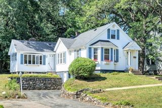 24 Alfred St, Woburn, MA 01801