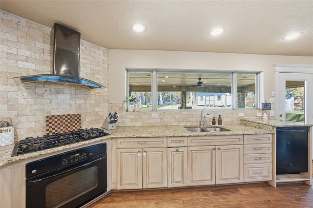 6910 Fm 2494, Athens, TX 75751